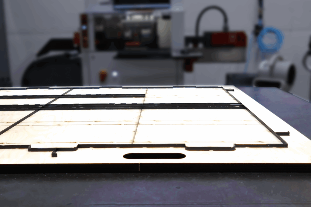 Flatbed Cutting Die With Stripping Unit